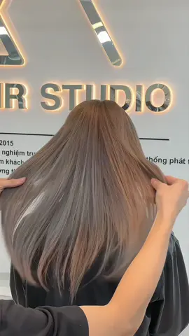 Màu nâu trà sữa nhìn là đã đủ yêu thích chưa các cậu😋😋 #nautrasua #trasua #nâupháp #nhacremixhay #nhacxuhuong #nhacxuhuongtiktok #tocdep #mautocxinh #mautocmoinhat #mauhottrend #nhachottrend #xuhuong #viral #hair #tmmouhairsalon