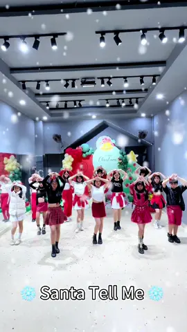 ❄️☃️❄️ #santatellme #arianagrande #Xmas2023 #christmasdance #dancekids @CL dance studio 