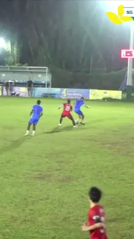 Retired pro player showing skills. #fyp #foryou #fy #foryoupage #daphui #football #skills 