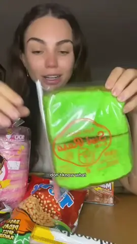 bule suka jajanan warung #fyp #jajananwarung #ngemil #makanenak #bule 