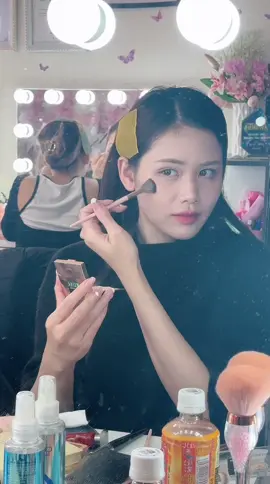 Ai cũng biêt làm đẹp rồi còn mình thì không . Tín hiệu vũ trụ đi học make up lun đi mấy bà 😂😂😂 #họcmakeuptạinhật #trangđiểmtainhật #amiemakeupacademyjapan #amiestudio #dạymakeupcánhân #dạymakeuptạinhật #tiktok #xuhuong 