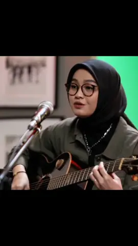 Akustikan dengan Bunga Hati 🌻🧡 #salmineofficial #salmasalsabil #tsmedia #bungahatisalmasalsabil 