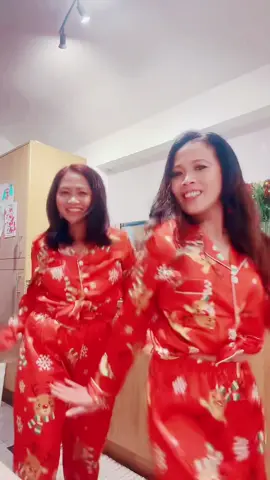 Happy boxing day 😅  #feliznavidad #merrrychristmas #christmas #christmasfeeling #OOTD #fy #easydance #tiktokdance #tiktokdancechallenge #fyp #fypシ゚viral #tiktoktrend #duodance #dancechallenge  #kiay #happiness #Love #justforfun #justfor @Dahl leah 