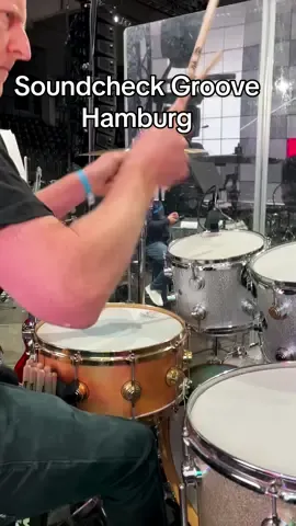 Soundcheck Groove at Edel-Optics.de Arena in Hamburg #drumming #drumbeat #musiciansontiktok #touringdrummer #groove #snaredrum #drummer #dwdrums 