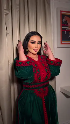 الميكب من صالون رشا الهندال واافساتين المميزه من قفاطين السلطانه اقوى مصممه واسعارها تهبل وكانت هالاطلالتين من تصميمها هذول التيك تًوك مالهم اخذو فره ##@Rashaalhendal @👑السلطانه👑 