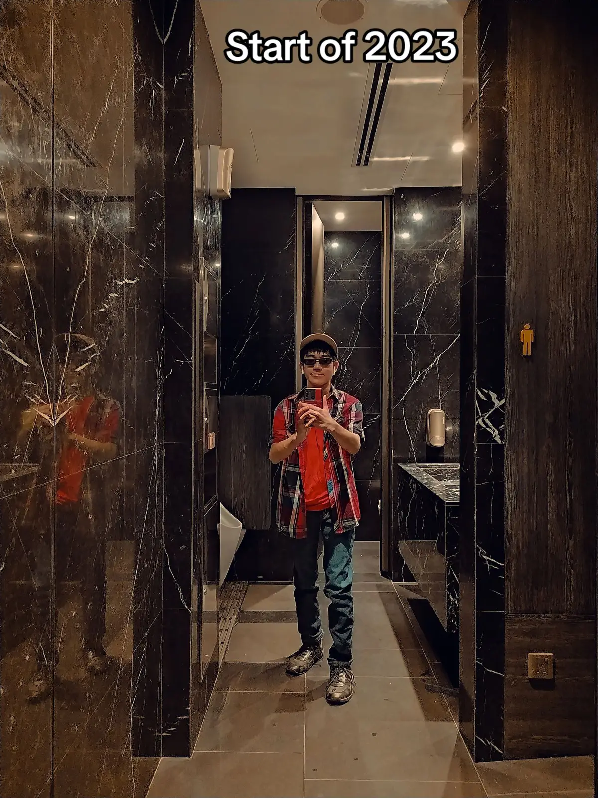No difference in my appearance (except background)🥲 #startvsend #startof2023vsendof2023 #startof2023 #endof2023 #photography #comparison #difference #tiktok #trending #viral #ghotel #gurney #penang #malaysia #2023 #fyp