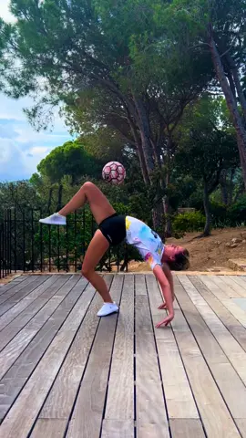 Spent a whole hour trying to film these skills 😂⚽️ Think you can tell haha!! #freestylefootball #girlssoccer 