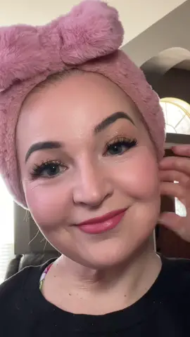 My quick daily makeup routine that takes no more than 10 minutes. #quickmakeup #dailymakeup #dailymakeuplook @