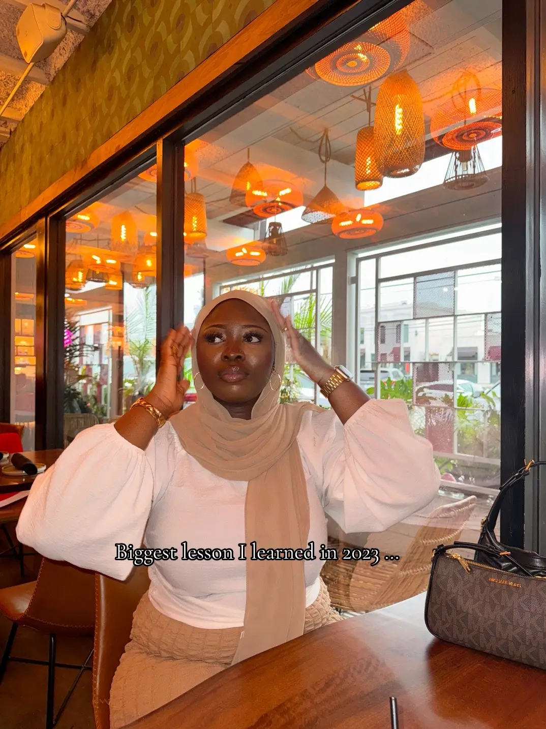 This audio took the words right out of my mouth. You want success in Dunya/Akhirah? Focus on him. I had to force myself to not only believe in Allah but to also ✨TRUST✨ him. I asked myself so many times, “how can you pray to someone and still worry?” Im one of those people who plan my entire life out. What the month will look like, what the year will look like, what 5 years will look like and when things didn’t happen according to MY plan, I’d be furious because now I have to go back to the drawing board and plan again. Until I put my pen down this year and told myself to let go, and let God. Those simple words have changed my life for the better. I no longer worry for days. I pray about it and watch the God I trust to work his magic because one thing for sure, two things that’s certain, Allah will never put food on my plate that I can’t finish. 🤍✨ #alhamdulillah #2023lesson #yearreview 