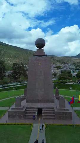 La mitad del mundo 🌎 #lamitaddelmundo🇪🇨❤ #lamitaddelmundo #ecuadorlamitaddelmundo #quitolamitadelmundo #mitaddelmundo🇪🇨 #mitaddelmundo #sunset #djimini3pro #filmclips #parati  #mitaddelmundoecuador #city 