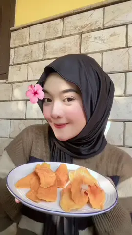 Chewy dried manggo memang se-asik itu! 🧡 #driedfruit #softdriedmango #cemilansehat 