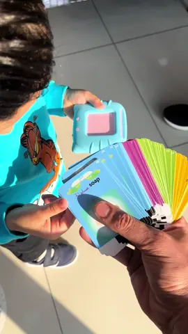 بطاقات تعليمية ناطقة 👦🏻👧🏼 تنمي وتطور في تعليم الاطفال بشكل اسرع ومبكر وتحتوي على بطاقات مثل عناصر، طبيعة، حيوانات، ملابس، شخصيات  #البحرين #السعودية #مرسلون #جهاز_تعليمي_للاطفال #العاب_تعليمية #بطاقات_ناطقة #تعليم_اطفال 