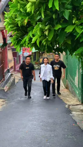 Silahturahmi dan beramah tamah dengan Ibu-ibu, sekaligus mensosialisasikan program Prabowo-Gibran tentang penangulangan Stunting-Gizi buruk pada balita dan ibu hamil di Kelurahan Talang, Kecamatan Teluk Betung Utara. #rubychairani #prabowo #allinprabowo #gerindra #gerindralampung 