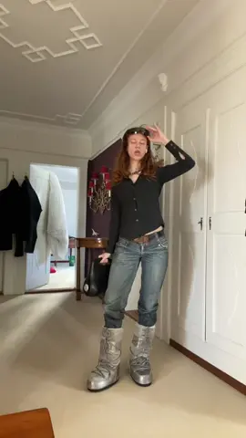 Was feeling a vibe #OOTD #moonboots #chanel #jeanpaulgaultier 