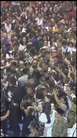 Presiden Joko Widodo dan Para Menteri Kabinet Indonesia Maju menghadiri Puncak Perayaan Natal Nasional 2023 di Graha Bethany Nginden Surabaya, Kota Surabaya, Provinsi Jawa Timur, pada hari Rabu, 27 Desember 2023.