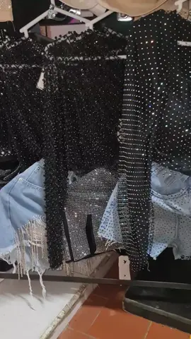 ♡𝑪𝒖𝒂́𝒍  𝑬𝒔 𝑻𝒖 𝑶𝒖𝒕𝒇𝒊𝒕 𝑭𝒂𝒗𝒐𝒓𝒊𝒕𝒐?♡ •𝓜𝓾𝓬𝓱𝓪𝓼 𝓝𝓸𝓿𝓮𝓭𝓪𝓭𝓮𝓼 𝓮𝓷 𝓣𝓲𝓮𝓷𝓭𝓪• 📱 79938939  🌎Santa Cruz-Bolivia🇧🇴 📦Envíos a todo el País✈ #outfits  #outfitideas #outfit #outfitbrilloso  #mallabrillosa #blusasbrillosas #croptopperlas #blusaluxo #top #croptop  #ropabonitaparamujer #ropaparamujer   #modasofisticada #ropafemenina  #modaexclusiva #santacruz #bolivia #enviosatodobolivia🇧🇴  #tiendajimenagamboa 