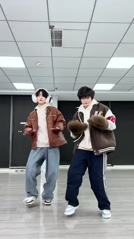 Now lean~~~🤗 #TF家族练习生 Wang Junxi, Chen Yiheng #wop #untouchable #wopchallenge 