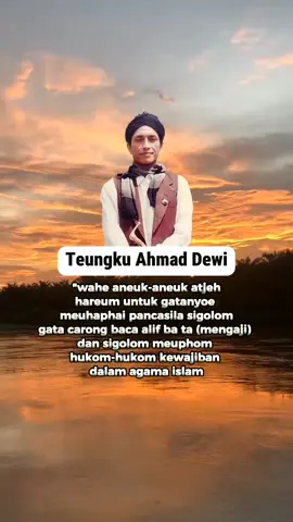 Teungku Ahmad Dewi (19 Januari 1951 – 1 Maret 1991) adalah seorang tokoh ulamapendakwah (dai), seorang ulama yang berani dengan tegas melawan kebijakan-kebijakan pemerintah yang bertentangan dengan syariat Islam.Ia mengharamkan anak-anak Aceh menghafal Pancasila sebelum pandai membaca Alif Ba ta, karena menurut dia lebih dahulu turun perintah menuntut ilmu agama daripada mengamalkan Pancasila. Nama ayahnya Teungku Muhammad Husen, dan ibunya Dewi kelahiran Peudagee, Sumatera Utara, Dia mengambil nama belakang dari nama ibunya Dewi, sehingga ia lebih dikenal dengan Ahmad Dewi. Kakeknya seorang ulama fiqh ternama Teungku Hasballah yang bergelar Teungku Chik di Meunasah Kumbang. Dari kecil dia belajar ilmu agama Islam di dayah(pesantren). Sekolah formal yang sempat ditempuh oleh Ahmad Dewi muda adalah Madrasah Ibtidaiyah Idi Cut. Kemudian ia melanjutkan pendidikannya di Madrasah Tarbiyah Islamiyah (MTI) Matang Geutoe Idi Cut pada tahun 1964. Ahmad Dewi juga sempat menuntut ilmu di sebuah pesantren yang dipimpin oleh Tgk. H. Sofyan di Matang Kuli, sekitar tahun 1968 sampai 1970, setelah itu ia kembali ke Idi Cut. Saat itu dayah MTI tidak aktif lagi sepeninggal Tgk. Muhammad Thaib (w. 1968), dan kiblat pendidikan di Idi Cut telah beralih ke Dayah Darussa'dah Idi Cut di bawah pimpinan Tgk. H. Abdul Wahab. Pada masa ini Tgk. Ahmad Dewi juga sempat belajar pada Tgk. H. Abdul Wahab Idi Cut sambil bekerja mencari nafkah. Pada tahun 1973, Ahmad Dewi belajar kepada Teungku Haji Abdul Aziz, tokoh PERTI yang memimpin Dayah MUDI Mesjid Raya Samalanga. Ahmad Dewi merupakan pimpinan Dayah BTM Bantayan Idi Cut, Aceh Timur. Sebagai pendakwah kondang dia diundang hampir ke setiap pelosok desa yang ada di seluruh Aceh dan dalam dakwahnya selalu berisikan sindiran-sindiran halus kepada pemerintahan untuk mengubah kebijakan-kebijakan yang tidak memihak kepada rakyat kecil dan meminta agar diberlakukan syariat Islam di Aceh.Ia dengan Barisan Tentara Merahnya menghalau muda-mudi yang bukan muhrim yang duduk berdua-duaan di tepi pantai Idi Cut.Ia berdakwah tujuh hari tujuh malam dengan mengundang para ulama-ulama seluruh Aceh untuk mencari solusi tegaknya syariat Islam di Nangroe Aceh Darussalam. Akhirnya dia dituduh subversif (merongrong ideologi Pancasila) dan berkali-kali keluar masuk penjara, dalam penjara pun dia tetap berdakwah mengajak narapidana bertobat kembali ke jalan Allah.Setiap ada persidangan dia di pengadilan selalu dipenuhi ratusan ribu massa untuk meyaksikan jalannya sidang sang dai. Pada waktu Aceh berstatus siaga, Operasi Jaring Merahdilancarkan di Aceh, Teungku Ahmad Dewi (sang pendakwah kondang) sampai hari ini tidak pernah muncul lagi di atas podium. ￼ Konten tersedia di bawah CC BY-SA 4.0 kecuali dinyatakan lain. Kebijakan privasi Ketentuan Penggunaan Tampilan komputer (PC) #tgkahmaddewi #seluruhindonesia #sejarahaceh #sejarahislam #seluruhaceh #aceh #ulamakarismatikaceh #ulama_besar #nasehatulama #habanasehat #katakataaceh✨ #peupatahaceh 