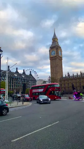 London 🇬🇧🌉 #london #england #travel #bus #downtown #unitedkingdom #explore #visitlondon #fypシ @UK🇬🇧 