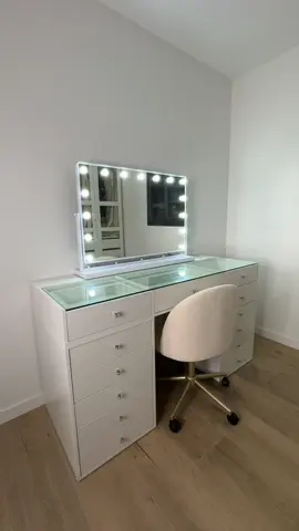 Fan de ma nouvelle coiffeuse @𝑯𝑶𝑴𝑬𝑳𝑼𝑿𝑼𝑹𝒀 ✨ 🤩