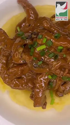 Beef Stroganoff 🥩  Ingredients  Beef steak cut in strips Salt and pepper to taste 1 tbsp Olive oil 1 Cube butter I Medium onion sliced 3 Garlic minced or diced 5/6 mushroom sliced 1 tbs Dijon mustard 2 tbsp Worcestershire sauce 2 tbsp Sour cream 1/4 cup of Flour 1 Cup Beef broth 1/2 Cup of Heavy cream Coat the beef strip with salt and pepper In a pan on a medium heat add oil Add beef and cook until golden brown Remove from the pan In the same pan add butter, onion and garlic and sauté for 1.5/ 2 minutes Add mushrooms followed by mustard, Worcester sauce, sour cream cook for another 1 minute before adding flour. Add heavy cream and mix well Add in the cooked beef strips Cook for another 3 minutes on low heat Serve with buttery mash Garnish with chives Approximately 2500 calories 150 protein 125 fat 125 carbs بيف ستروجانوف 🥩 المكونات: شرائح لحم ملح وفلفل حسب الذوق ملعقة كبيرة زيت زيتون مكعب زبدة بصلة متوسطة الحجم مقطعة شرائح 3 فصوص ثوم مفرومة أو مقطعة صغيرة 5/6 فطر مقطع شرائح ملعقة كبيرة مسطردة ديجون ملعقتين كبيرتين صلصة وورسسترشاير ملعقتين كبيرتين كريمة حامضة ربع كوب طحين كوب واحد من مرق اللحم نصف كوب من الكريمة السميكة تبل اللحم بالملح والفلفل في مقلاة على نار متوسطة، أضف الزيت أضف اللحم واطهيه حتى يصبح ذهبي اللون ازيل اللحم من المقلاة في نفس المقلاة، أضف الزبدة والبصل والثوم وقلبهم لمدة 1.5 / 2 دقيقة أضف الفطر و المسطردة وصلصة وورسسترشاير والكريمة الحامضة واطهيها لمدة دقيقة أخرى قبل إضافة الطحين. أضف الكريمة واخلط جيدًا ضع شرائح اللحم المطهية في المقلاة اطهيها لمدة 3 دقائق إضافية على نار هادئة قدمها مع بطاطس مهروسة بالزبدة زينها لا البصل الأخضر  حوالي 2500 سعرة حرارية 150 جرام بروتين 125 جرام دهون 125 جرام كربوهيدرات #Recipe #وصفات #اكلات_سريعه 