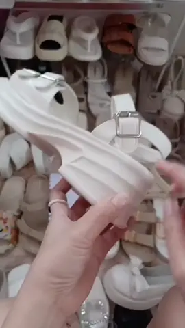Ganda nito mga sis.❤️❤️ True to size. Made of rubber and leather.  #sandalsforrainyseason #sandalswithheel #sandalsforwomen #sandal #fyp #fypspotted #viral #fypシ゚viral #white #beige #beigesandal #TikTokShopFashion 