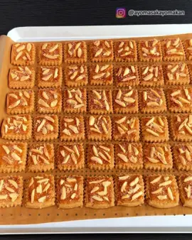 Jan Hagel Lumer 150gr mentega 50gr brown sugar 20gr gula caster 1 kuning telur 250gr terigu protein rendah 1/4 sdt baking powder  1/2 sdt kayu manis bubuk 1/8 sdt garam bila perlu 1 sdt vanilla extract bila perlu 1 kuning telur untuk olesan Topping 50gr kacang kenari potong memanjang Gula pasir secukupnya Loyang ukuran 25x30cm Cara panggang Panaskan oven di suhu 150C api atas dan bawah panggang selama 30 menit tergantung oven masing masing - Siapkan loyang 25x30cm alasi dengan baking paper - Campur mentega, gula dan garam, aduk rata dengan whisker atau spatula - Masukkan telur, aduk rata - Masukkan bubuk kayu manis, baking powder, terigu, aduk rata - Tuang ke loyang dan ratakan - Keluarkan dari loyang, Potong potong sesuai selera - Oles kuning telur, taburi kacang kenari dan gula pasir - Panggang #janhagel #cookie #ayomasakayomakan 
