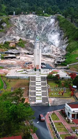 Bukit Kasih adalah salah satu tempat Pariwisata yang juga bisa dijadikan sebagai tempat beribadah bagi semua umat beragama. Karena selain menawarkan keindahan alam, di sini juga terdapat beberapa tempat beribadah yang berbeda. Untuk lokasinya 📍Desa Kanonang Kabupaten Minahasa. @kemenparekraf.ri @wonderfulindonesia @pesona.indonesia @bppd_minahasa @disbudpar_minahasa #bukitkasih #tempatwisata #tempatibadah #agama #wonderfulindonesia #sulaweutara #kabminahasa