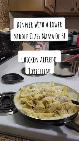 Cook dinner with me!! 💁‍♀️👋🤗 On the menu tonight: Chicken Alfredo Tortellini! 😋🍽 #CookDinnerWithMe #LowerMiddleClass #TortelliniAlfredo #ChickenTortellini #LargeFamilyFood 