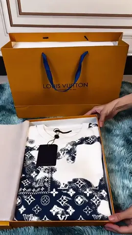 Let's enjoy the exquisite unpacking! Let's see if it catches your eye! #lv #louisvuitton #unboxing #lvclothes #top #Longsleeves #tshirt #fashion #luxury #fyp #OOTD #wear
