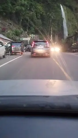 nyore di lembah Anai🚗😎 . . #fypシ #fyp #sumaterabarat #supirtembak #drivermuda #alredygituaja #udahgituaja #lintassumatra #padang #lembahanai #padangpanjang #padangsumbar 