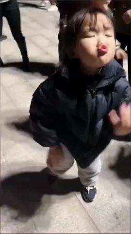 let's go ☺️☺️ #baby #babydance #dancevideo #babysoftiktok #babygirl #fyp #foryoupage 