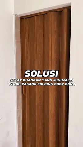 Nama Produk : Sekat Ruangan Minimalis Ukuran :  1 M² Harga : Rp 2,012,220  Lokasi Pemasangan : Bogor  Sekat Ruangan Minimalis ini tidak hanya memastikan privasi yang terjaga, tetapi juga memberikan sentuhan minimalis yang elegan pada ruangan Anda. Terbuat dari bahan PVC berkualitas tinggi, Folding Door ini tidak hanya tahan lama tetapi juga memberikan keleluasaan dalam mengatur tata letak ruangan. PVC memberikan keunggulan dalam daya tahan terhadap cuaca, kelembaban, dan pemakaian sehari-hari, membuatnya menjadi pilihan yang tepat untuk ruang-ruang dengan tingkat kelembaban yang tinggi. Pengoperasian Folding Door ini sangat mudah, memungkinkan Anda untuk menyekat atau membuka ruangan dengan cepat dan tanpa kerumitan. Bergaya minimalis, Folding Door ini menyatu dengan berbagai desain interior, memberikan kesan bersih dan lapang. Dengan penggunaan material PVC, Anda dapat memiliki solusi penyekatan yang awet dan tetap stylish. Berikan sentuhan modern pada ruangan Anda dengan Sekat Ruangan Minimalis ini, menjadikan ruang lebih terorganisir dan mempertahankan keindahan desain interior.  #SekatRuangan #FoldingDoor #Minimalis #PrivasiRuangan #PVC #DesainInterior #SolusiRuangan