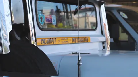 Malapit nang matapos ang taon, malapit na ring matapos ang pagbyahe ng mga traditional na jeep sa ating mga kalsada. #notojeepneyphaseout 