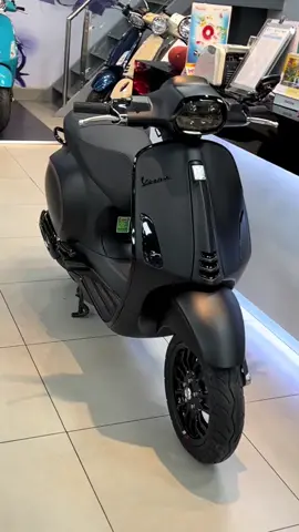 vespa matic full hitam #fyp #fypシ #fypシ゚viral #fypage #fyppppppppppppppppppppppp #vespamatic #Modifikasi Vespa Matic Super #vespamaticbalap #vespamaticbali #vespamaticganteng #vespamaticrepaint #vespamaticbaru #vespamatic125 #vespamaticjkt