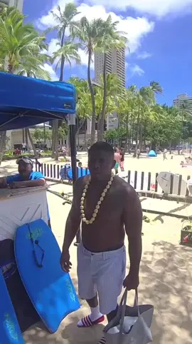 Man I knew that was you blac youngsta my favorite rapper #funny #fyp #foryou #foryoupage #fy #rap #blacyoungsta #cmg #doppelgänger #effect #LearnOnTikTok #blowthisup #hawaii #surfing #comedia 