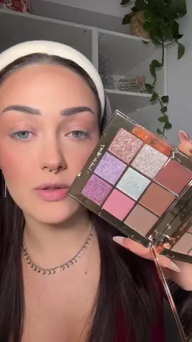 Gli shimmer >>>>  #makeuptutorial #truccoocchi #charlottetilbury #makeuptips 