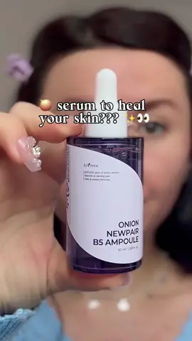 @isntree Onion Newpair B5 Ampoule 🧅💜 Concentrated with 85% red onion extract and 5% panthenol, this heavy-duty ampoule tackles various skin issues such as acne, dark spots and a weakened skin barrier. ✨ Additional ingredients like ferulic acid, caffeine and allantoin tightens skin, evens skin tone and delivers hydration.  Gentle formula is suitable for sensitive skin. 💜 You can find this at @yesstyle , use IRINA1993 for 5% OFF 🥰 #onionserum #isntreeserum #isntree #yesstyleinfluencers 
