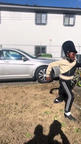 My oldest som Amir getting down! Go baby go! #fyp #marchingband #fypシ゚viral #myson #singlemomlife #talent #dancing #kids #awesome #drummajor #practice 