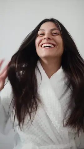 Esses são os meus cuidados com a minha linha de haircare PERSONALIZADO da @narte___  com a fórmula desenvolvida para o meu tipo de cabelo com a minha escolha de FRAGRÂNCIA 🧡 É só entrar no site da N’ARTE e responder o quiz com o seu tipo de cabelo. Você ainda pode adquirir o LEAVE-IN que vai proteger os fios de danos causados pelo calor e suor! E não posso esquecer do manual, que contém uma tabela para o seu cronograma capilar e explicações sobre os ingredientes que virão na fórmula e o porque isso vai funcionar. Use o meu cupom e ganhe 10% de desconto na sua compra. 🏷️ MARCELA10