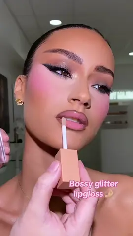 New glitter lipgloss 💕 #makeup #foryou #fy #fypシ #blush #glam #blushtrend #foryoupage 