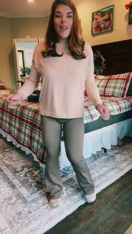 Theye flare leggings from @MOOSLOVER USA are amazing! On sale for $33 and the best quality! #mooslover #flareleggings #activewear 