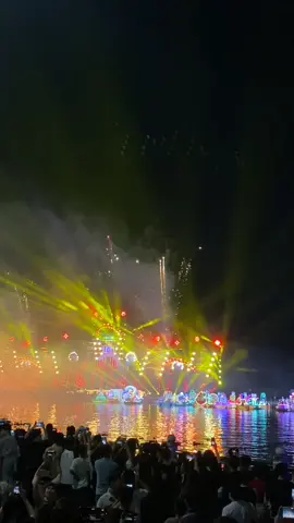 Bắn pháo hoa ...Lễ hội hoa đăng bến ninh kiều .... #bênninhkieu❤️ #20canthotructhuoctrunguong #lễhoihoadang #thanhphocantho #Hello2024 #saochepkienket❤️ #lễkiniem #SportsOnTikTok 