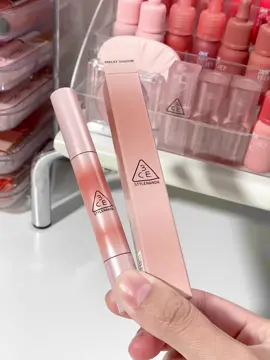 🎀 3CE SHINE REFLECTOR 🎀 Mới toanh mới lên kệ nhà 3CE tầm tuần thôi. Năm nay đổ bộ son dưỡng màu xinh cực kì ✨ #xhuong #swatchson #lipstick #3ceshinereflector #milkyshadow #meolamdepcungcacnang 