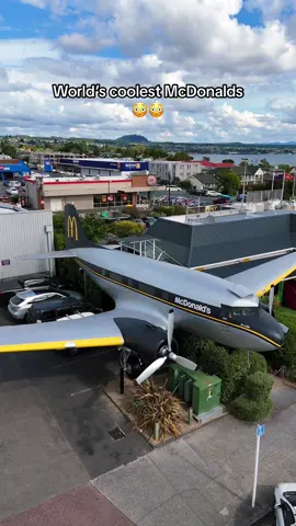 Did you know Taupo, New Zealand, has the honor of being home to the world’s coolest McDonalds?😳  There are seats inside the plane for your dining enjoyment, and you can view the cockpit as well! #nz #mcdonalds #mini4pro #taupo