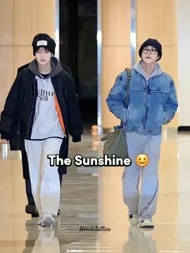 airport fashion anak enha pasti selalu kebagi jadi 2 vibes 😆💕 #ENHYPEN #enhypenairport #enhypenengene @enhypen