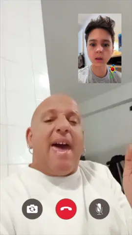 Cuando tu tío (el que no sueles ver mucho) te felicita las navidades 🎄…  @joaquin #comedia #reaccion #padresehijos #navidad 