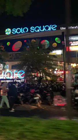 Video mentahan #solosquare #solosquaremall #solosquaresolo #citylights #solo #videomentahan #mentahanvideo #videokosong #videoaesthetic #aestheticvideos #malamhari 