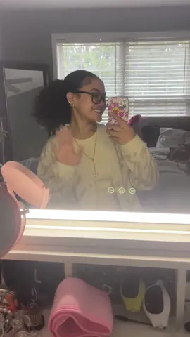 my favorite thing everr #asyiastarr #vanitymirror #makepvanity #homenecessity #apartmentmusthaves 