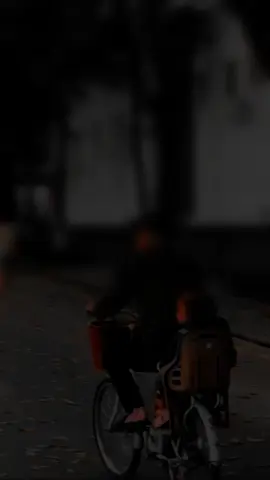 احفظ أباك لو ابيضّت ذوائبه فلن تعوضه يومًا إذا ذهبا ما اشتدّ عودكَ إلا بانحناءته فكن لن سندًا إن مالَ وانحدَبا.